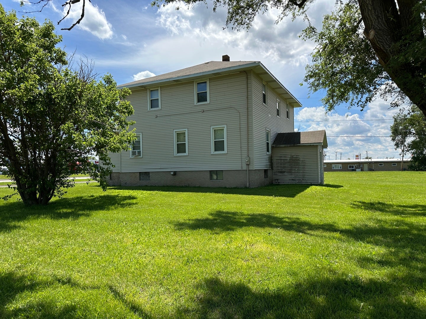 2405 E Court Street
