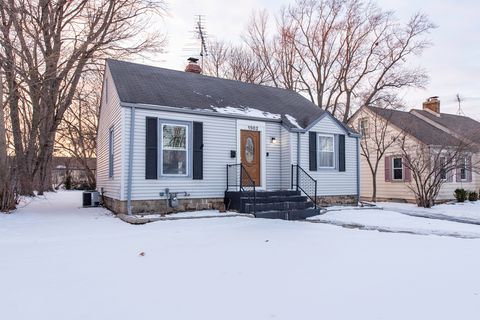Photo of 1902 N Ash Street, Waukegan, IL 60087 (MLS # 12553560)