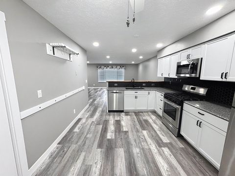 Tiny photo for 400 29th Avenue Drive #7C, Moline, IL 61265 (MLS # 100000149)