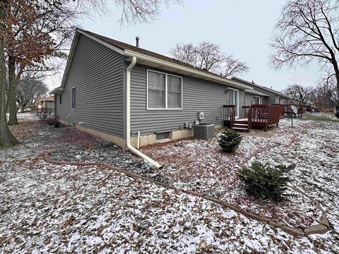 Tiny photo for 400 29th Avenue Drive #7C, Moline, IL 61265 (MLS # 100000149)