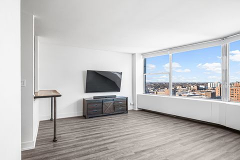 Tiny photo for 5757 N Sheridan Road #15G, Chicago, IL 60660 (MLS # 12566845)