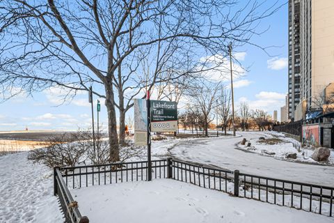 Tiny photo for 5757 N Sheridan Road #15G, Chicago, IL 60660 (MLS # 12566845)