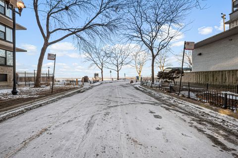 Tiny photo for 5757 N Sheridan Road #15G, Chicago, IL 60660 (MLS # 12566845)