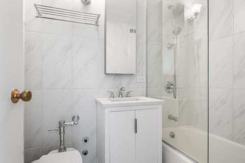 Tiny photo for 5757 N Sheridan Road #15G, Chicago, IL 60660 (MLS # 12566845)