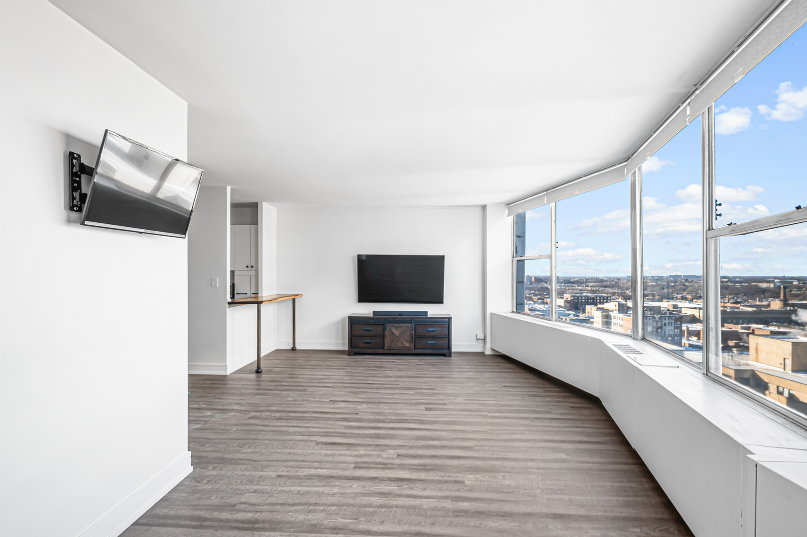 5757 N Sheridan Road 15G