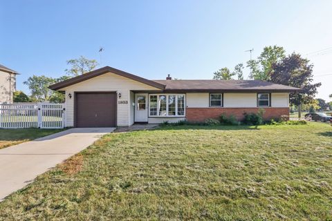 Photo of 1933 Whittier Lane, Schaumburg, IL 60193 (MLS # 12483038)