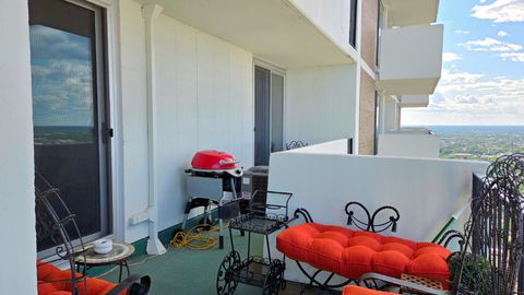 Tiny photo for 6033 N Sheridan Road #40H, Chicago, IL 60660 (MLS # 12468741)