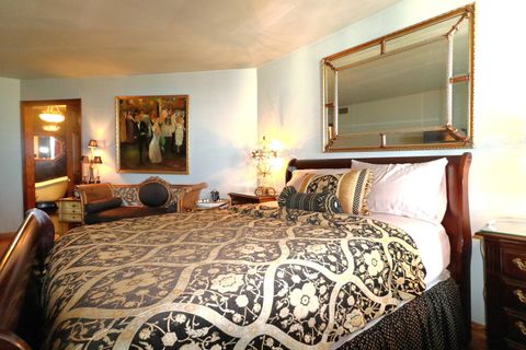 Tiny photo for 6033 N Sheridan Road #40H, Chicago, IL 60660 (MLS # 12468741)