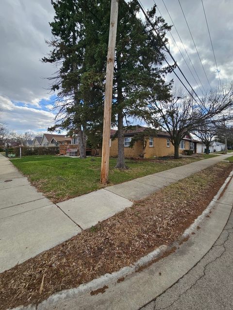 Tiny photo for 8500 Parkside Avenue, Burbank, IL 60459 (MLS # 12604365)