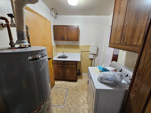 Tiny photo for 8500 Parkside Avenue, Burbank, IL 60459 (MLS # 12604365)