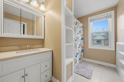 Tiny photo for 17201 Oak Park Avenue, Tinley Park, IL 60477 (MLS # 12554190)