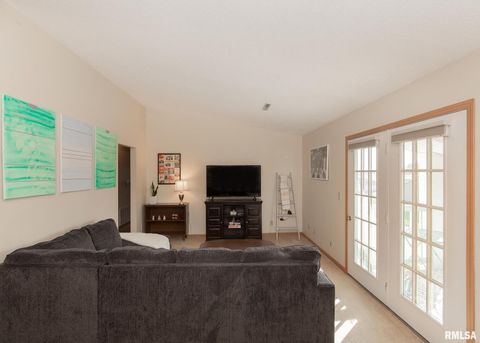 Tiny photo for 3260 PARKWILD Drive #3D, Bettendorf, IA 52722 (MLS # QC4268707)