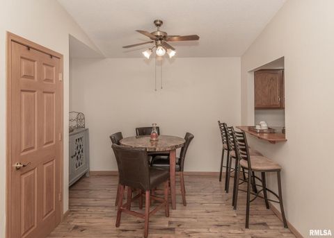 Tiny photo for 3260 PARKWILD Drive #3D, Bettendorf, IA 52722 (MLS # QC4268707)