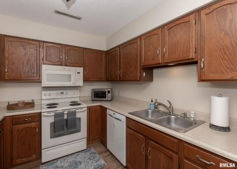 Tiny photo for 3260 PARKWILD Drive #3D, Bettendorf, IA 52722 (MLS # QC4268707)
