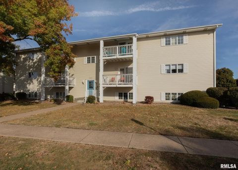 Tiny photo for 3260 PARKWILD Drive #3D, Bettendorf, IA 52722 (MLS # QC4268707)