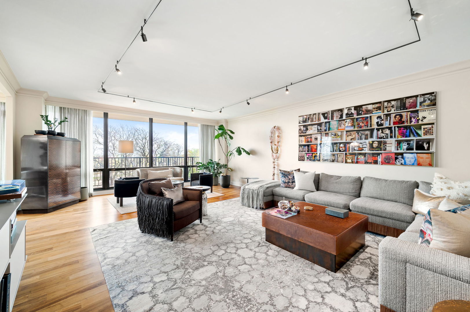 1040 N Lake Shore Drive 4C