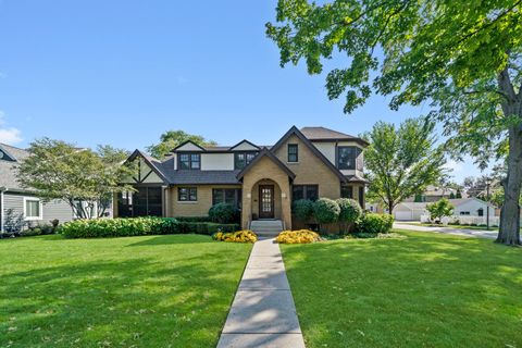 Photo of 421 S Sunnyside Avenue, Elmhurst, IL 60126 (MLS # 12491845)