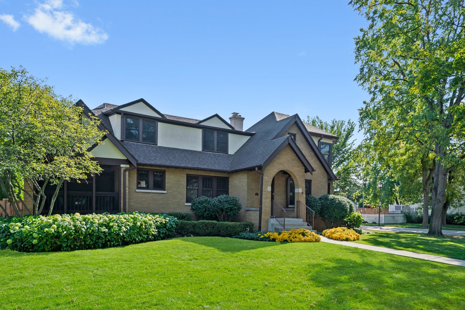 421 S Sunnyside Avenue