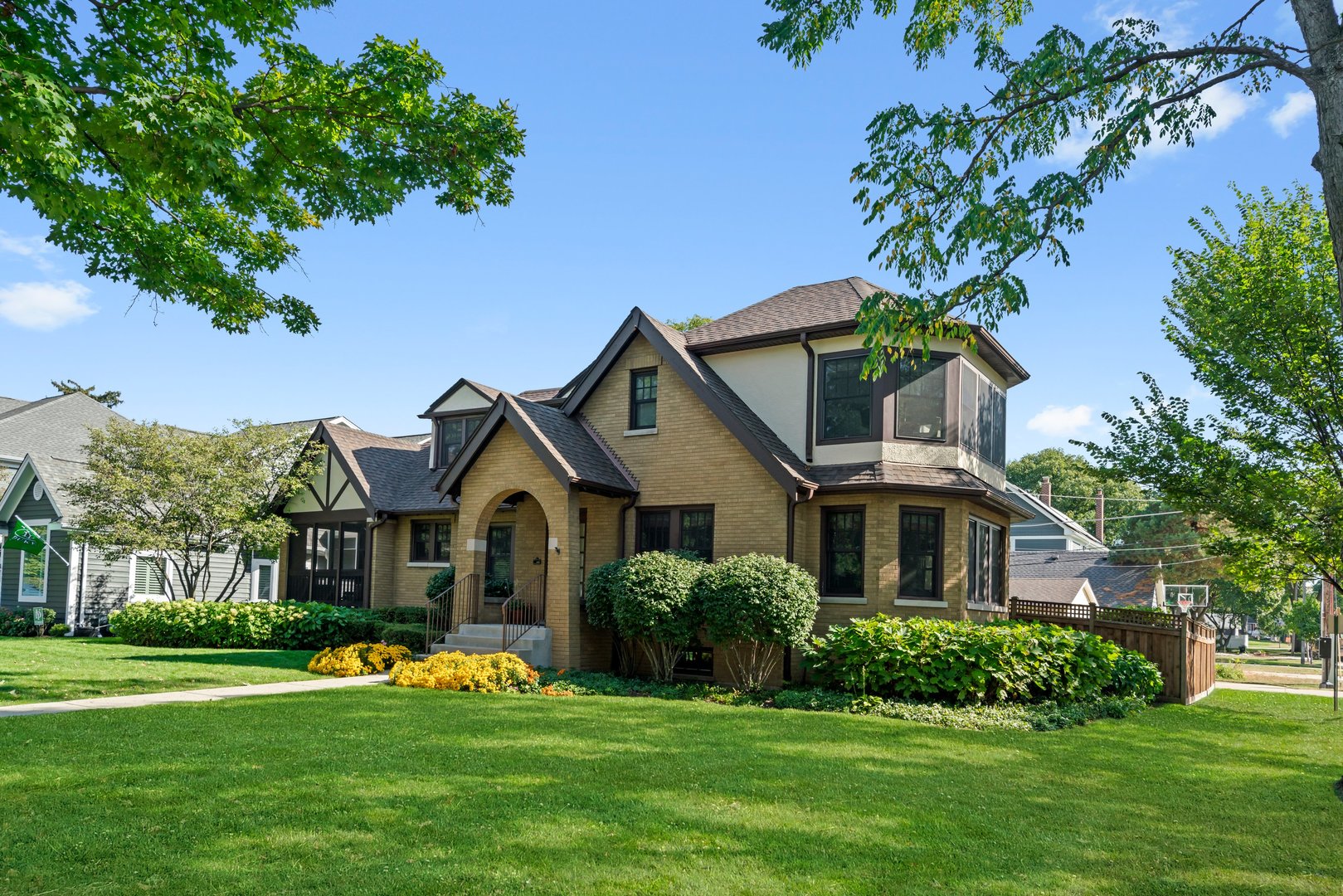 421 S Sunnyside Avenue