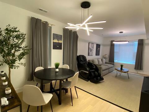 2943 N Gresham Avenue 1