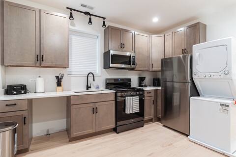 2943 N Gresham Avenue 1