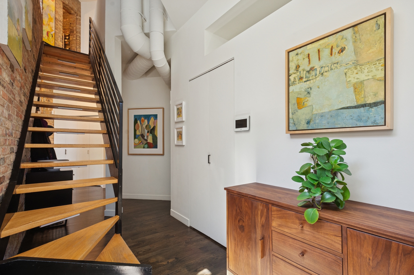 832 W Wolfram Street