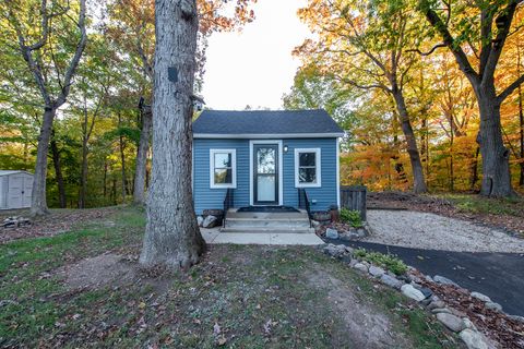 Tiny photo for 1414 Sheridan Road, Winthrop Harbor, IL 60096 (MLS # 12502949)