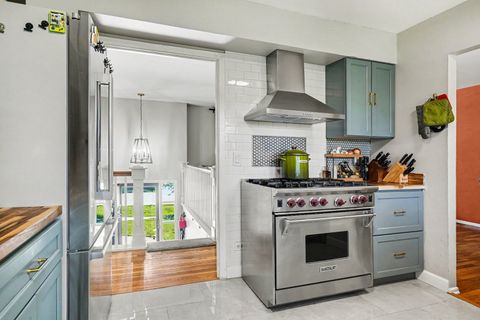 Tiny photo for 1355 Devonshire Lane, Hoffman Estates, IL 60169 (MLS # 12693958)