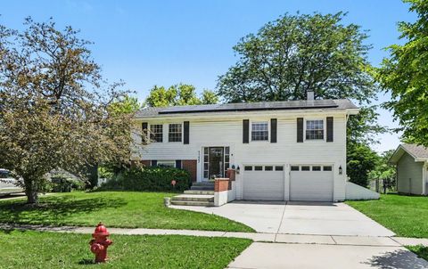 Photo of 1355 Devonshire Lane, Hoffman Estates, IL 60169 (MLS # 12693958)