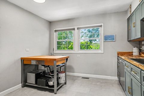 Tiny photo for 1355 Devonshire Lane, Hoffman Estates, IL 60169 (MLS # 12693958)