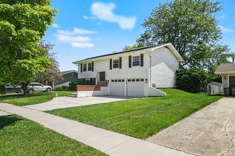 Tiny photo for 1355 Devonshire Lane, Hoffman Estates, IL 60169 (MLS # 12693958)