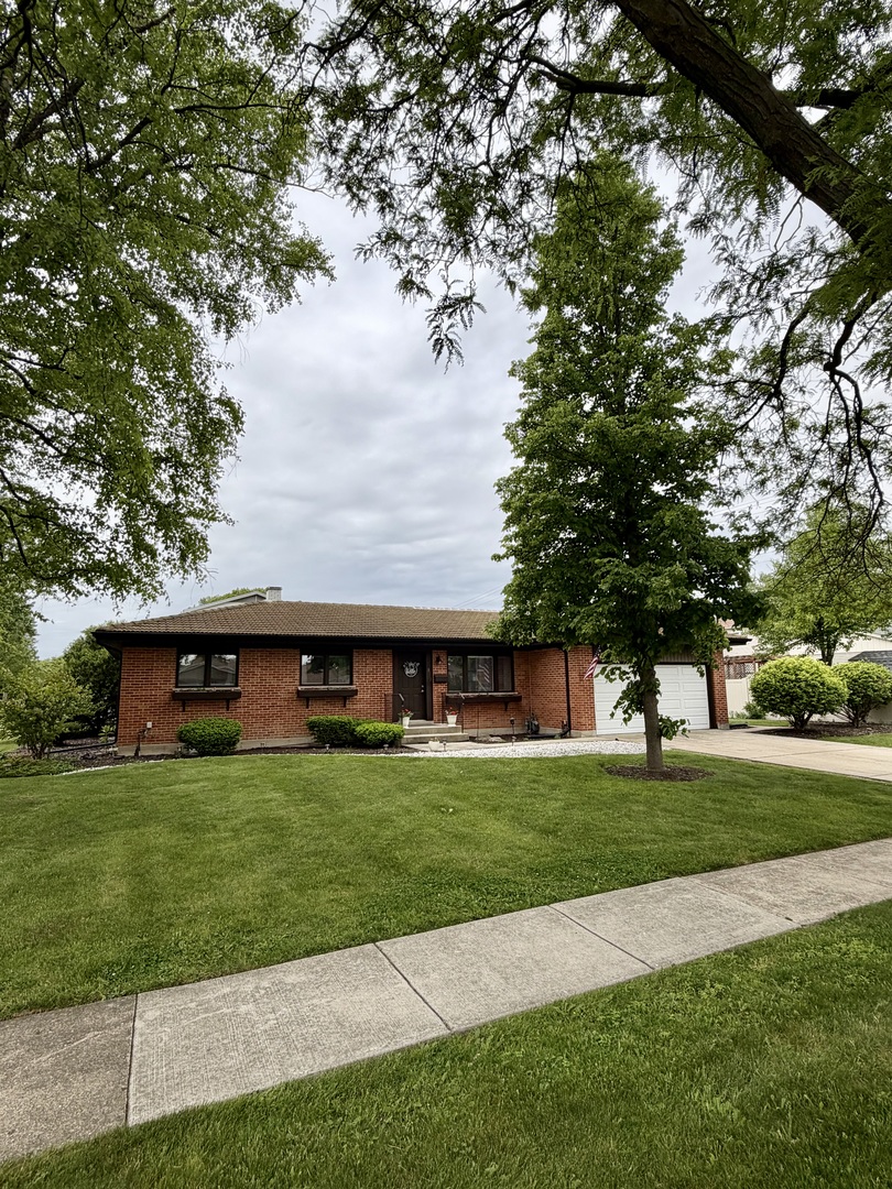 832 Leahy Circle