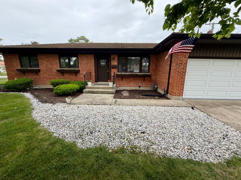 Tiny photo for 832 Leahy Circle, Des Plaines, IL 60016 (MLS # 12656368)