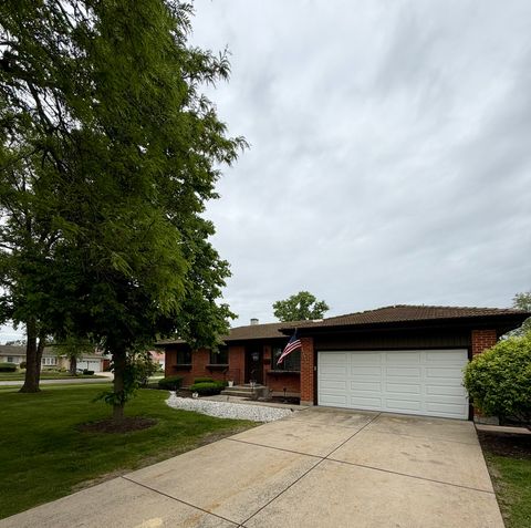 Photo of 832 Leahy Circle, Des Plaines, IL 60016 (MLS # 12656368)