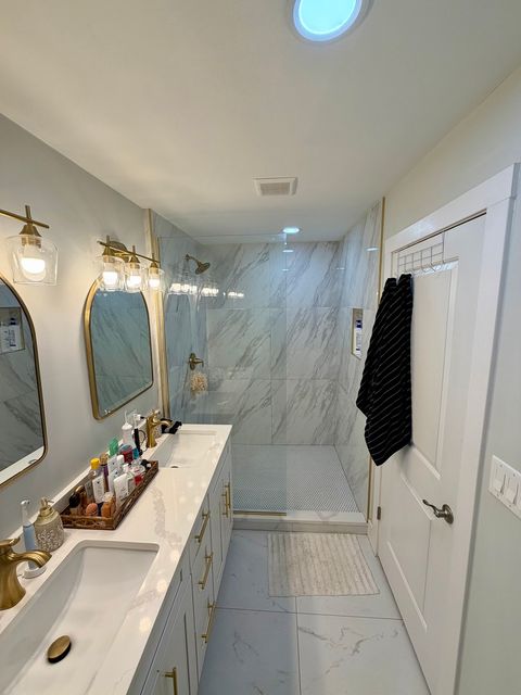 Tiny photo for 832 Leahy Circle, Des Plaines, IL 60016 (MLS # 12656368)