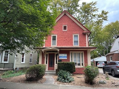 Photo of 704 W Illinois Street, Urbana, IL 61801 (MLS # 12504057) Photo of 704 W Illinois Street, Urbana, IL 61801 (MLS # 12504057)