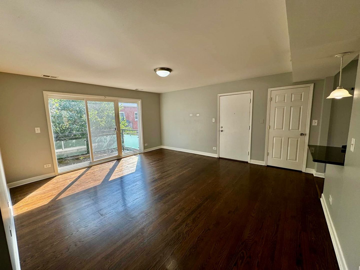 6433 N Damen Avenue 3E