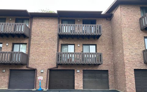 Tiny photo for 320 Sheridan Drive #2C, Willowbrook, IL 60527 (MLS # 12383349)