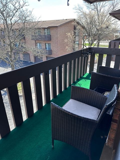 Tiny photo for 320 Sheridan Drive #2C, Willowbrook, IL 60527 (MLS # 12383349)