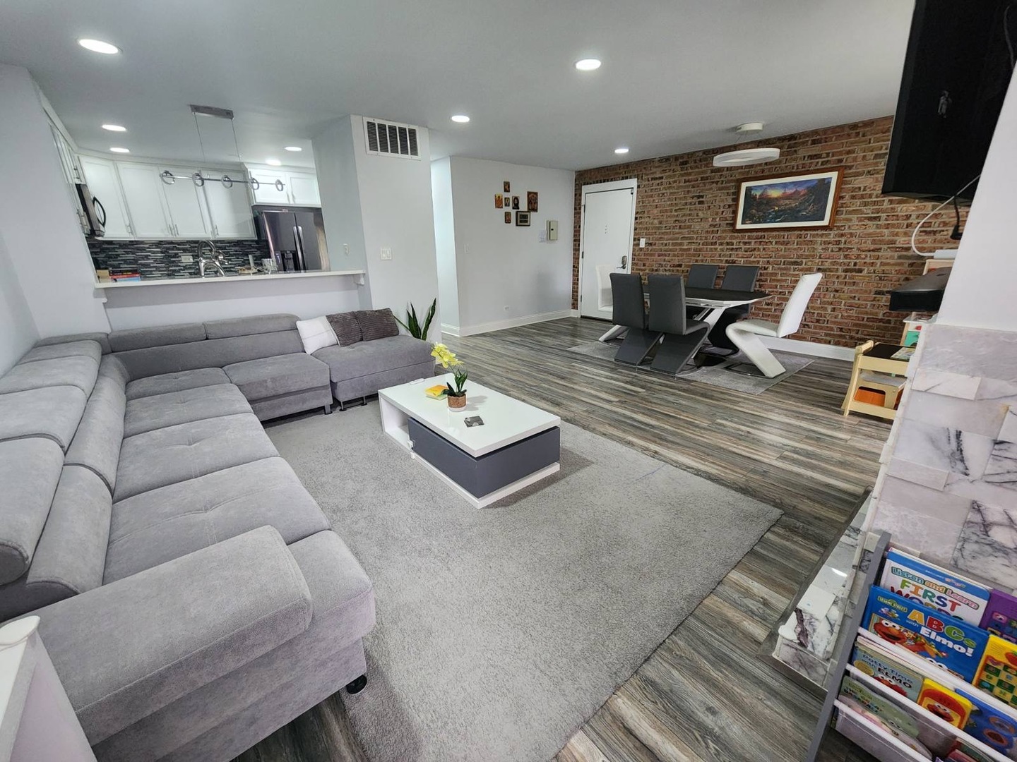 320 Sheridan Drive 2C