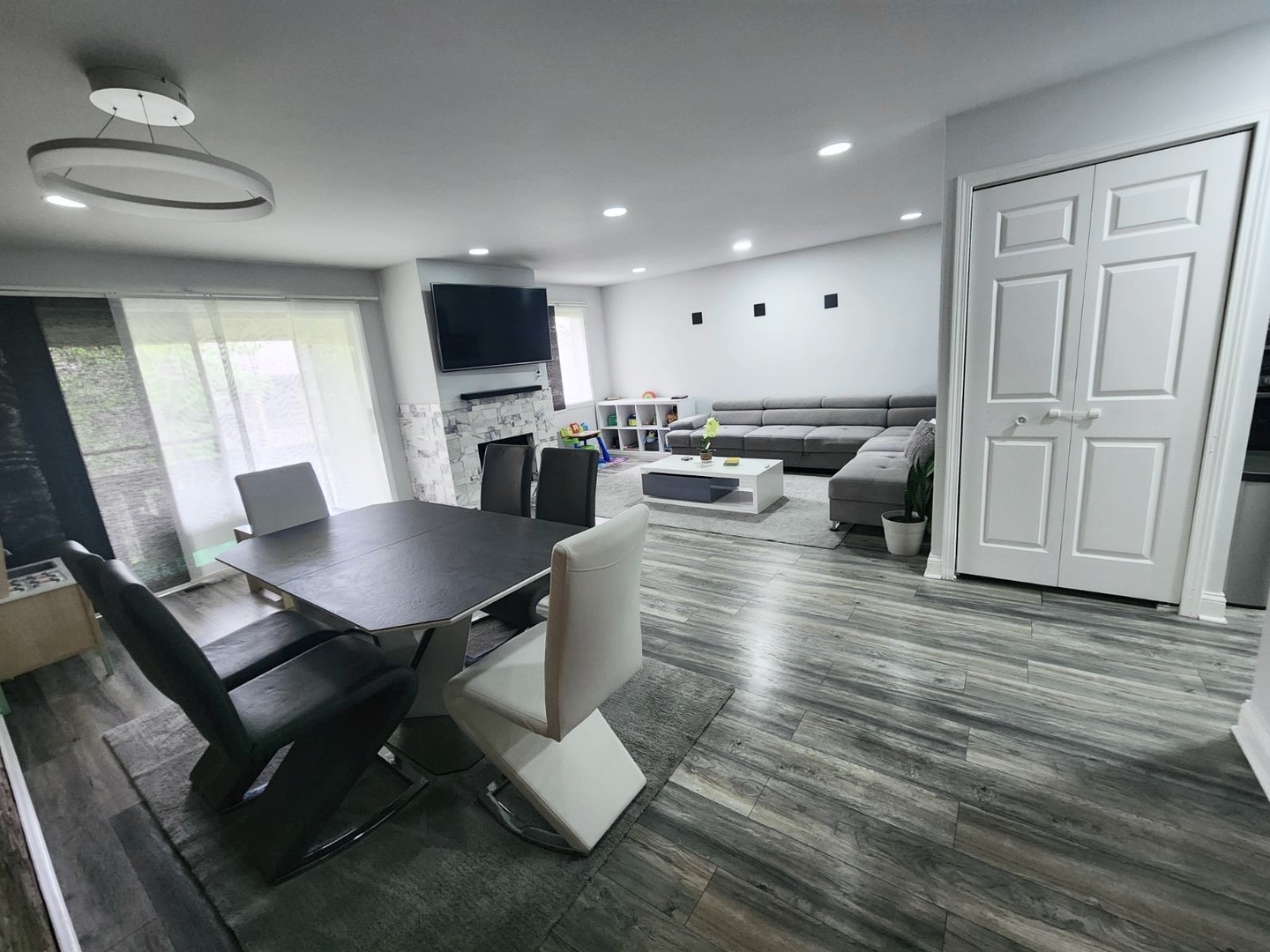 320 Sheridan Drive 2C