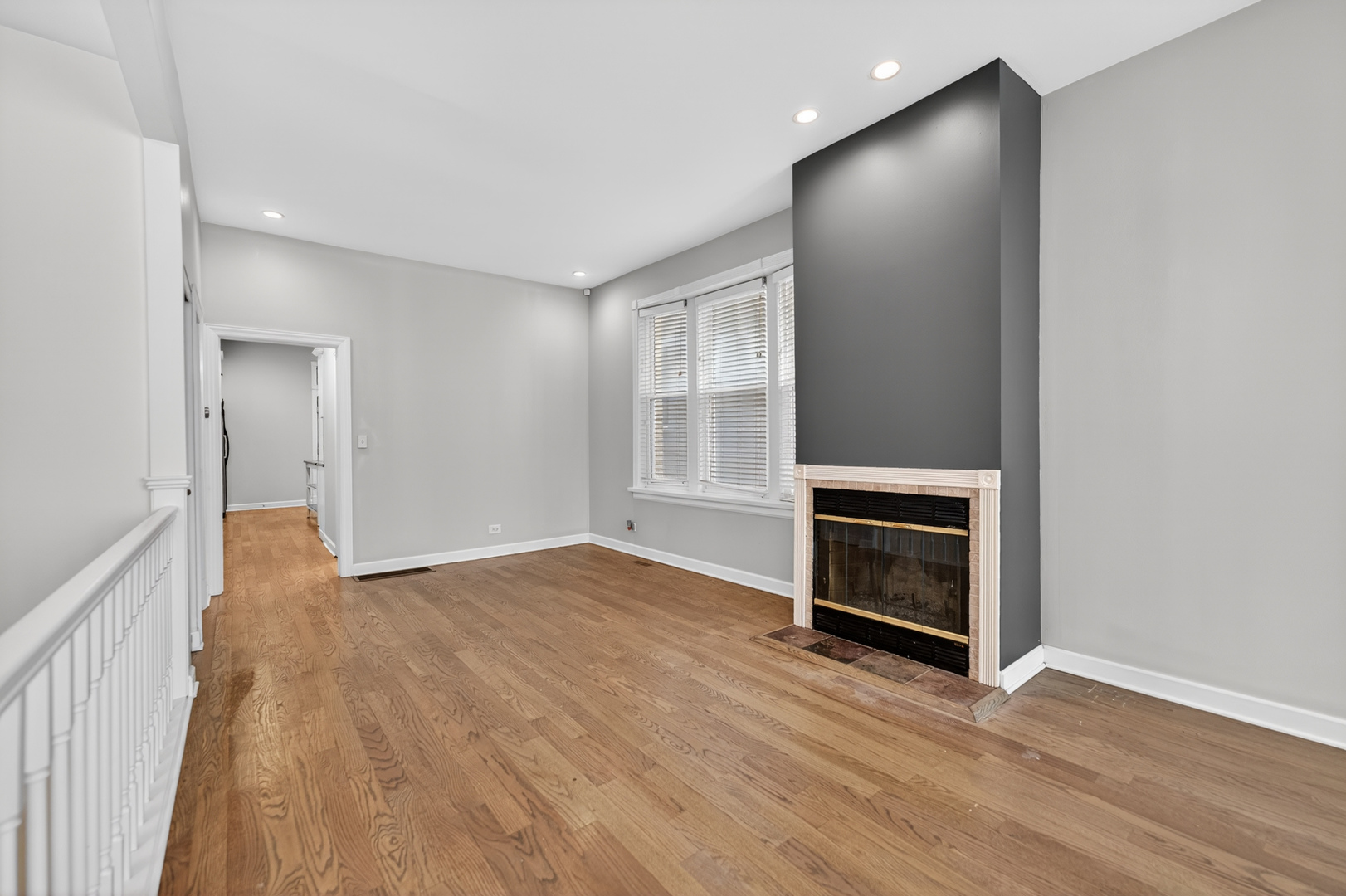 835 N Maplewood Avenue 1F