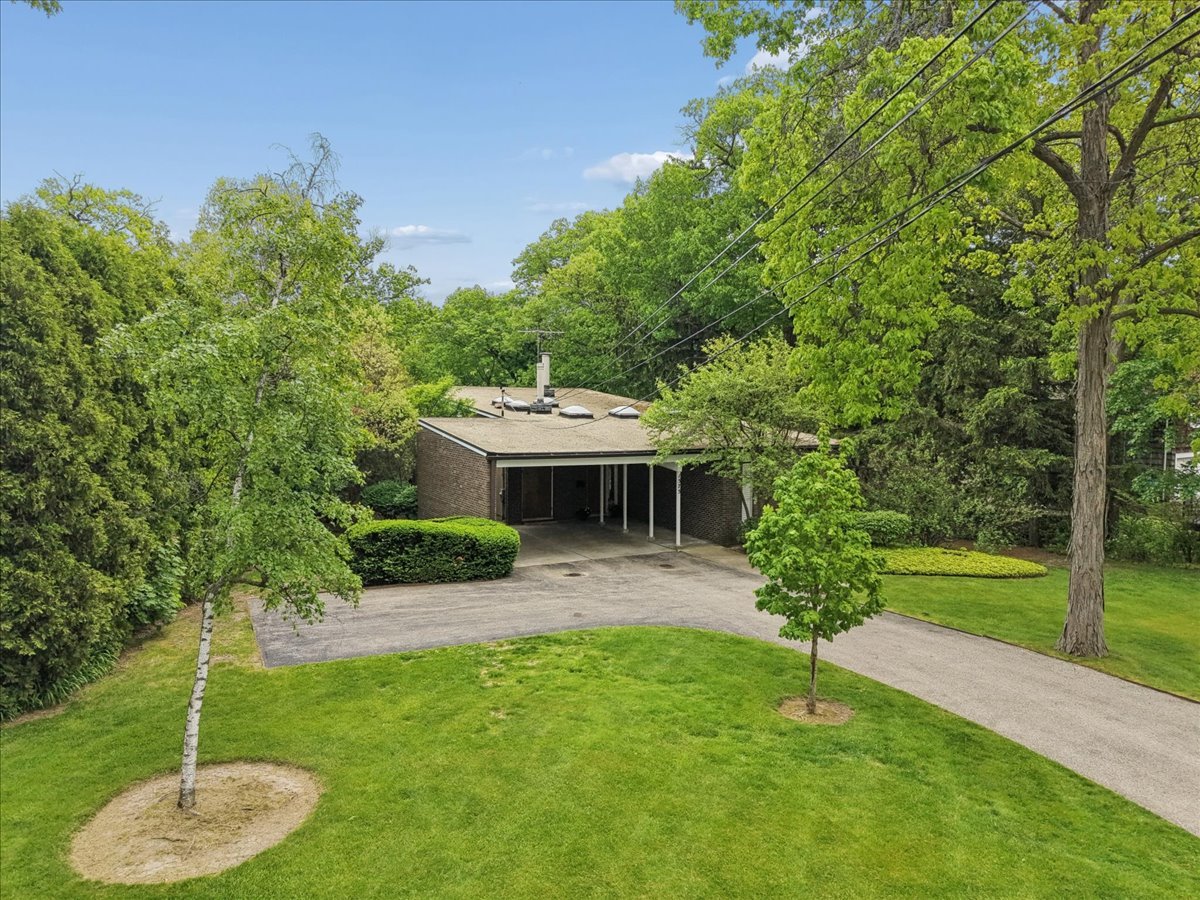 1575 Hawthorne Lane