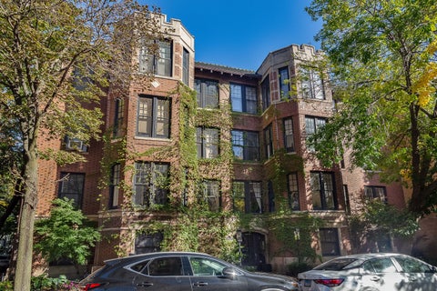 Photo of 450 W Surf Street #1, Chicago, IL 60657 (MLS # 12772284)