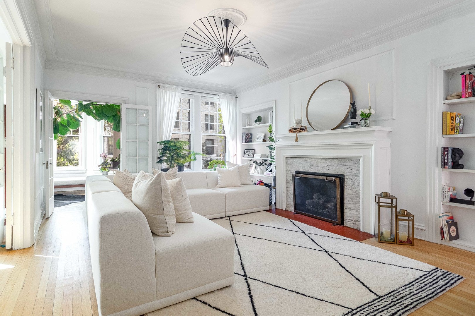 450 W Surf Street 1