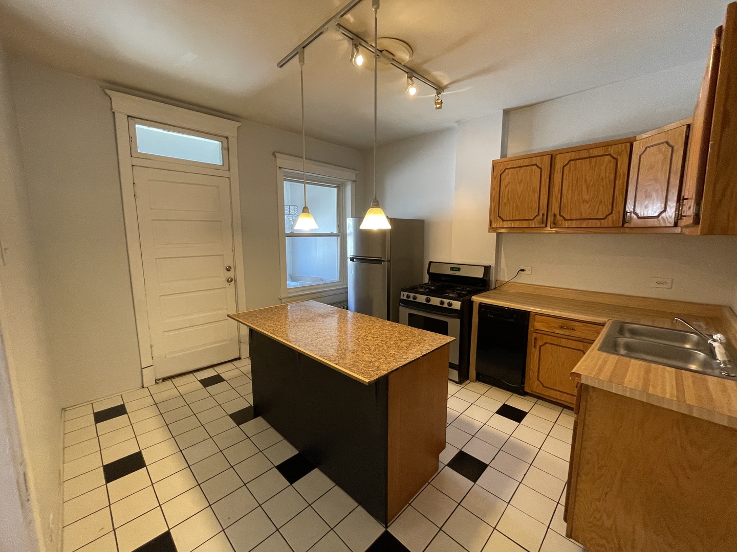 2329 N Sacramento Avenue