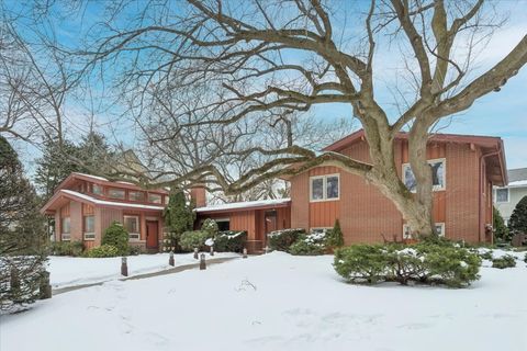 Photo of 744 Sheridan Road, Evanston, IL 60202 (MLS # 12559320)