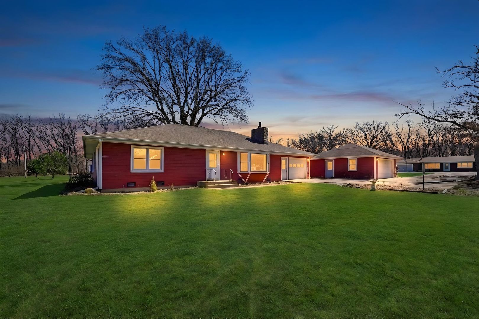 2594 E 1069th Road