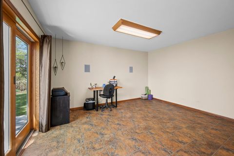 Tiny photo for 59 Sylvan Court, Elk Grove Village, IL 60007 (MLS # 12616738)