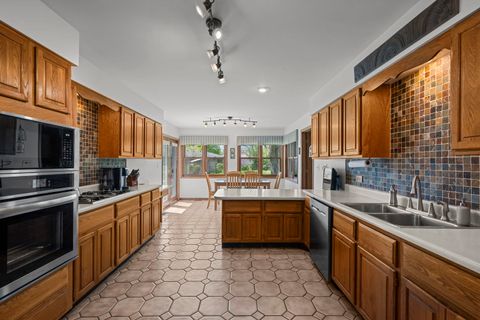 Tiny photo for 59 Sylvan Court, Elk Grove Village, IL 60007 (MLS # 12616738)